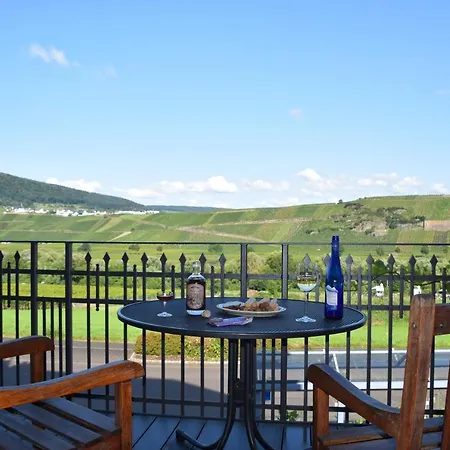 Apartment The Old Gemeinde House By The Mosel River