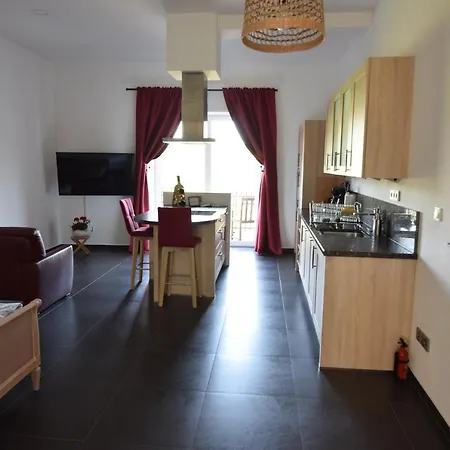 Apartment The Old Gemeinde House By The Mosel River Brauneberg