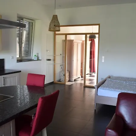 The Old Gemeinde House By The Mosel River Apartment *