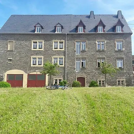 The Old Gemeinde House By The Mosel River Brauneberg
